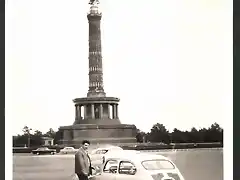 Berlin vor der Siegessaeule 1