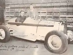 FOTO 3 - NIEMITZ Y EL CHRYSLER CAMPEON DE 1950