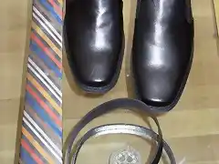 Detalle zapatos, corbata y cinturn