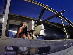 Puesto de una ametralladora en un Catalina PBY en la base aérea naval de Corpus Christi en Texas en agosto de 1942 Puesto de una ametralladora en un Catalina PBY en la base aérea naval de Corpus Christi en Texas en agosto de 1942