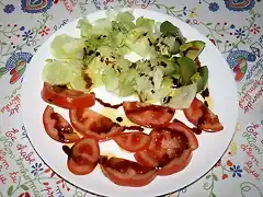 Ensalada de agacate, lechuga y tomate