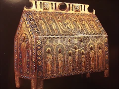 arqueta relicario,finales del XII,Limoges.(FRENTE). Museo de la Abadia de Silos. arqueta relicario,finales del XII,Limoges.(FRENTE). Museo de la Abadia de Silos.