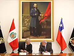 Ministro de defensa de Chile, con  par de Per