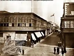 Palacio de gobierno de Lima, con bandera chilena al tope, calle Santo Domingo