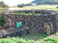 caratteristiche-del-dammuso-di-pantelleria-giardino-pantesco1