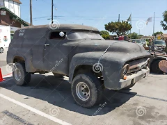 vintage-delivery-van-post-apocalyptic-survival-vehicle-torrance-usa-may-st-annual-wasteland-world-car-show-71949640