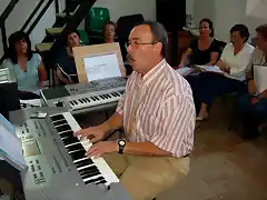 Coro Hermandad V.Rosario--Luis Naranjo en un ensayo-Fot.J.Ch.Q (1)