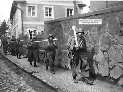 march-30-germans-march-lauban-upper-silesia-1945[1]