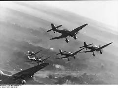 Bundesarchiv_Bild_101I-646-5188-17,_Flugzeuge_Junkers_Ju_87