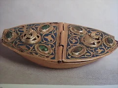 naveta, segunda mitad del XIII,Limoges. Museo de arte de Catalu?a. naveta, segunda mitad del XIII,Limoges. Museo de arte de Catalu?a.