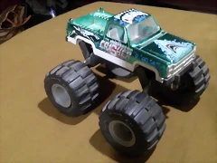 Chevy Silverado 4x4 Monster MAJORETTE (10)