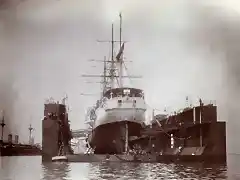 Havana's_Floating_Dock_and_the_Alfonso_XII_(1898)