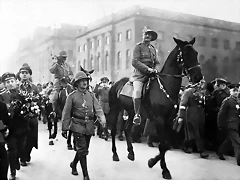 Bundesarchiv_B_145_Bild-P008268,_General_Paul_von_Lettow-Vorbeck desfile militar en Berlin 1919