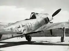 Focke-Wulf-Fw-190F8-II.SG2-Yellow-11-Red-7-WNr-681330-Nuebiberg-1945-01