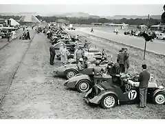 Racers gather on the morning of September 1948