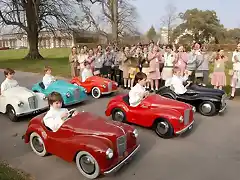 Austin_J40_pedal_car_race_at_Goodwood_Revival-728x483