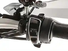 Moto-Guzzi-V85-05