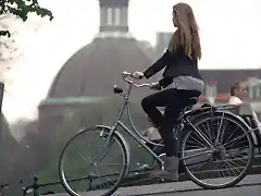 chica-andando-en-bicicleta