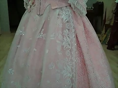 traje rosa