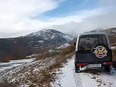 Fuera de la carretera subiendo