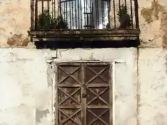 farmacia, puerta y balcn