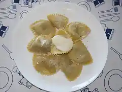 Medias lunas de pasta con queso
