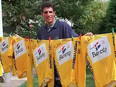 Miguel-Indurain-exhibe-los-5-m_54365292909_54115221152_960_640