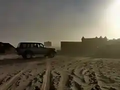 chiringuito en las inmediaciones del lago, la tormenta sigue