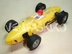 1 ferrari 156 climax amarillo