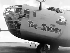 42-40402-B-24D-Liberator-9AF-98BG345BS-W-The-Sandman-over-nose-art-left-side-1943-eBay-01 42-40402-B-24D-Liberator-9AF-98BG345BS-W-The-Sandman-over-nose-art-left-side-1943-eBay-01