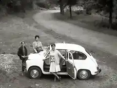 3 Frauen und Seat 600.  1963