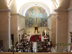 10, en la iglesia, marca