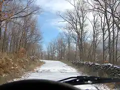 La carretera con nieve virgen