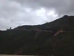 La carretera a la ladera de la montaa