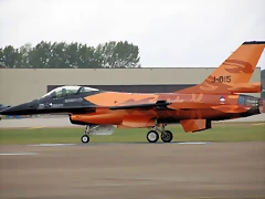1200px-Rnlaf_f_-16_j-015_solo_display_arp