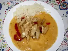 Cocochas de bacalao en salsa de mariscos con pimientos y arroz