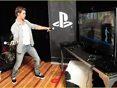 ryan-kwanten-playstation-move-01