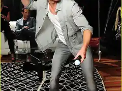 ryan-kwanten-playstation-move-03