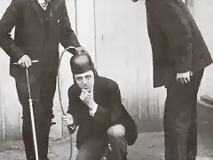 1904 - Prueba del primer casco neum?tico