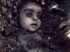 1984 Nio muerto por el gas venenoso tras la explosin de la planta qumica Union Carbide, en Bhopal, India.