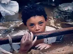 1985 La nia de 12 aos, Omayra Sanchez, atrapada entre los restos causados por la irrupcin del volcn Nevado del Ruiz, en Armero, Colombia.