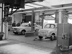 Budapest - Boldizs?r-Stra?e, die technische Station des Ungarischen Autoclubs.  1970