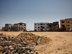 Damaged_housing_gaza_strip_april_2009