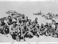 Integrantes del LRDG durante un descanso en el desierto 1941