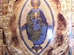 Frontal de San Miguel in Excelsis,placa central con la sedes sapientiae con el tetramorfos y detalle. (12) Frontal de San Miguel in Excelsis,placa central con la sedes sapientiae con el tetramorfos y detalle. (12)