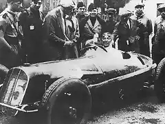 Pietro_Bordino_at_the_1927_Milan_Grand_Prix_cropped