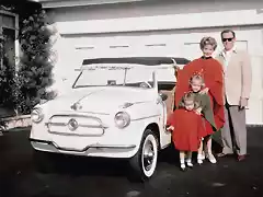 Jane Powell und Patrick Nerney mit Kindern und Fiat 600 Jolly