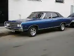 Blue_Argentine_Ford_Fairlane