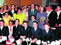 1987 Los Reyes inauguran la Real Escuela de Arte Ecuestre