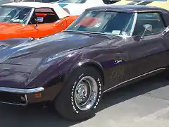 1969-corvette-at-show